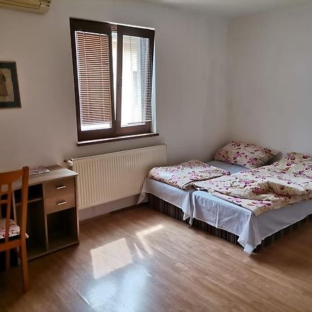 Anh' Private Rooms For Tourist Pressburg Exterior foto