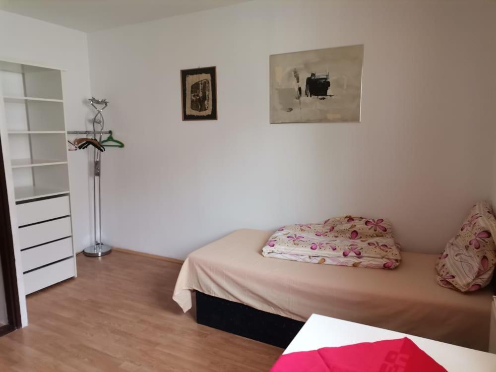 Anh' Private Rooms For Tourist Pressburg Exterior foto
