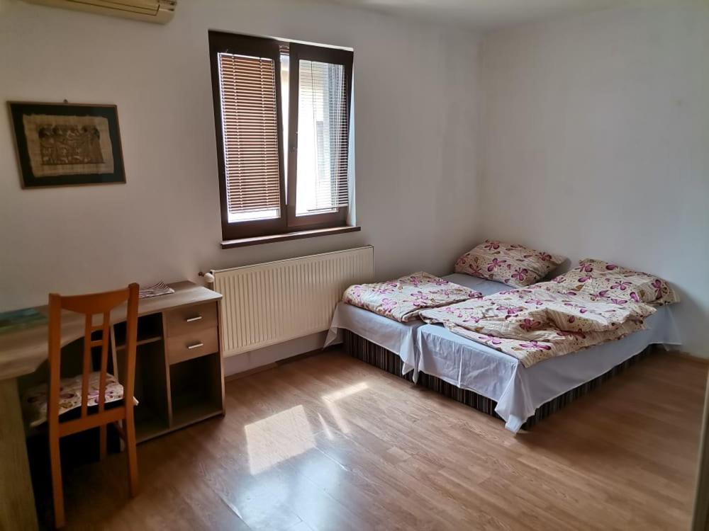 Anh' Private Rooms For Tourist Pressburg Exterior foto